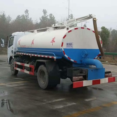 吸粪车与吸污车 城市环卫的无声守护者