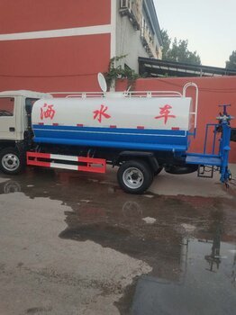 城市洁净的隐形守护者 吸粪车与吸污车